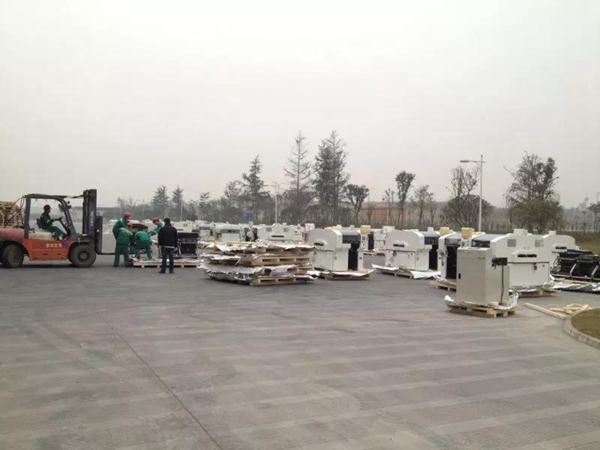 SMT設(shè)備卸車、拆箱作業(yè)