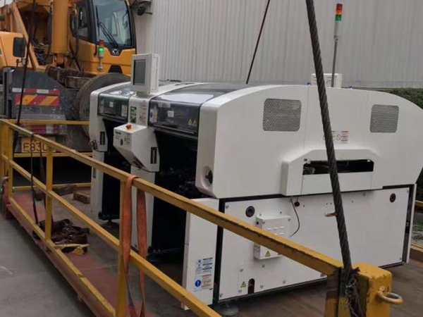 SMT設(shè)備卸車、拆箱作業(yè)