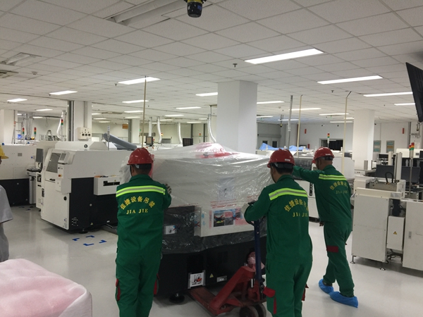 SMT設(shè)備卸車、拆箱作業(yè)