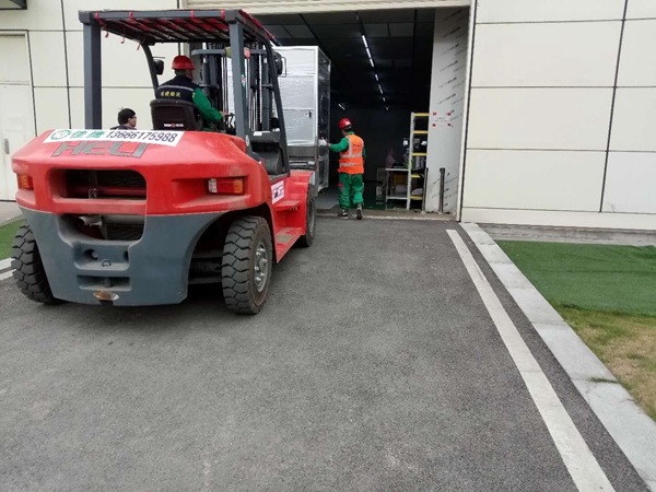 通威，激光摻雜機(jī)，卸車，拆箱，搬運(yùn)入場(chǎng)