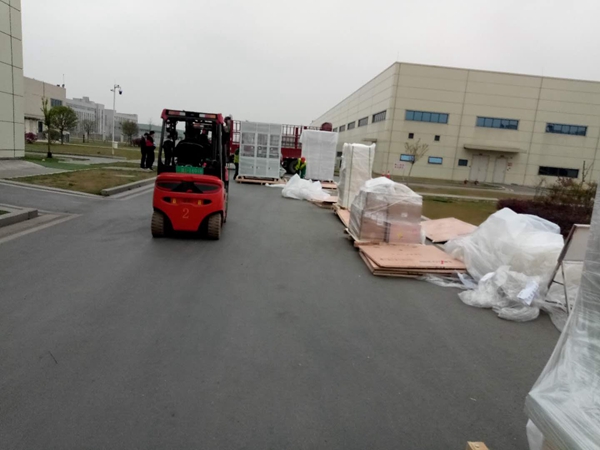 通威，激光摻雜機(jī)，卸車，拆箱，搬運(yùn)入場