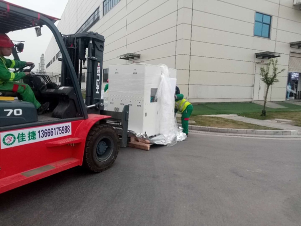 通威，激光機(jī)卸車，拆箱，搬運(yùn)入場(chǎng)