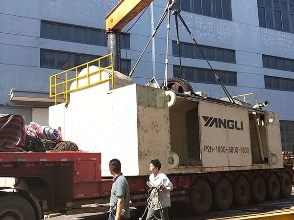 傳統(tǒng)設(shè)備卸車、拆箱作業(yè)