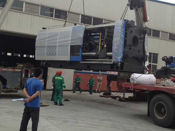 傳統(tǒng)設(shè)備卸車(chē)、拆箱作業(yè)