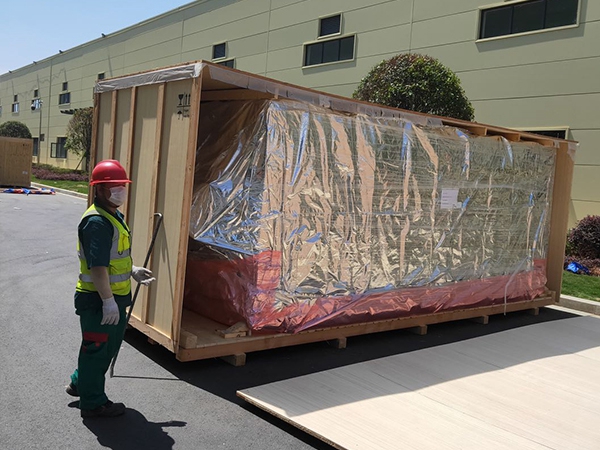 傳統(tǒng)設(shè)備卸車、拆箱作業(yè)